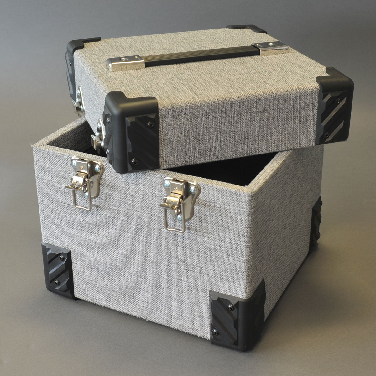 COFFRE EN BOIS RECOUVERT DE TISSU GRIS POUR 100 DISQUES VINYLE 10 POUCES 78 RPM