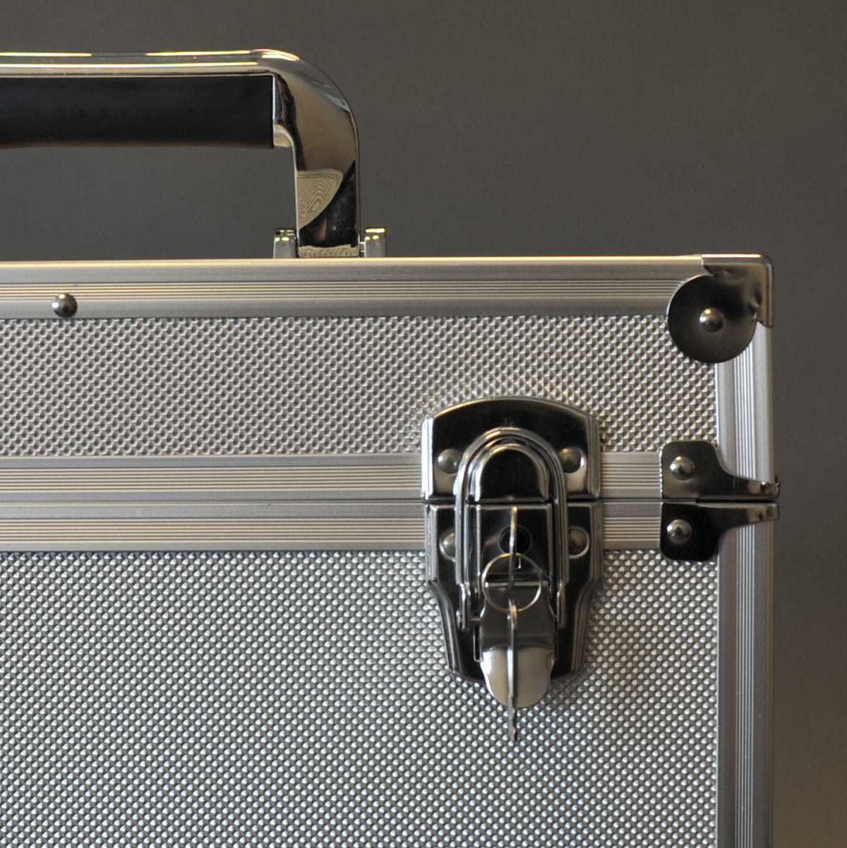 FLIGHT CASE ETUI ALUMINIUM ARGENT POUR 50 DISQUES LP 33 RPM VINYLE 12 POUCES