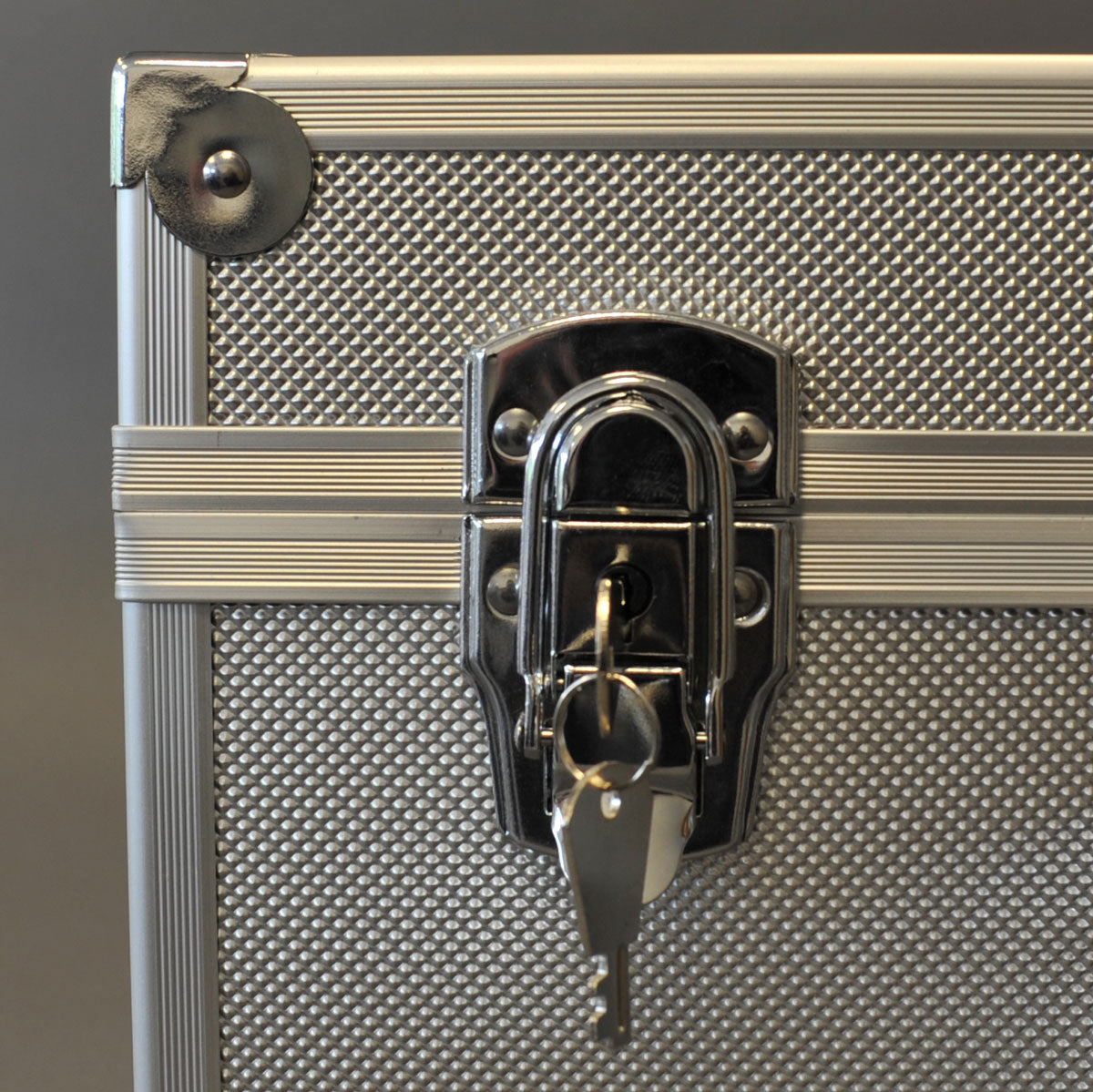 FLIGHT CASE SILBER FÜR 200 RECORDS 45 RPM 7-INCH VINYL