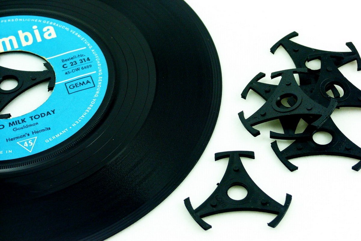 ADAPTERS FOR 45 RPM WITH LARGE HOLE (50 pcs.)
