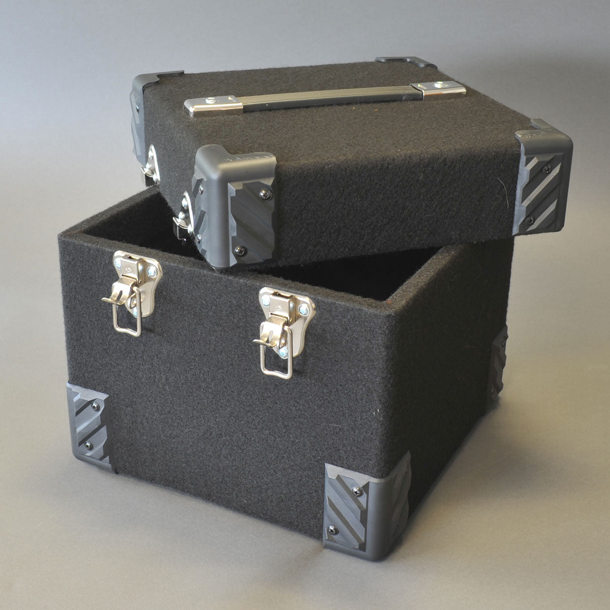 WOODEN TRUNK COVERED WITH BLACK FABRIC FOR 100 RECORDS 10 INCH AND 78 RPM