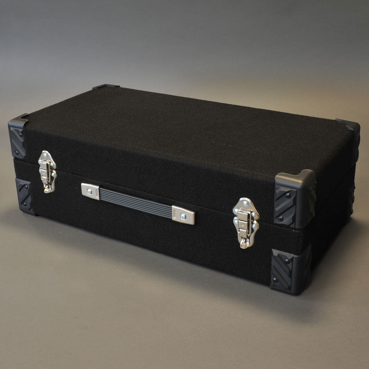 WOODEN TRUNK COVERED WITH BLACK FABRIC FOR 300 RECORDS 45 REVS 7 INCHES