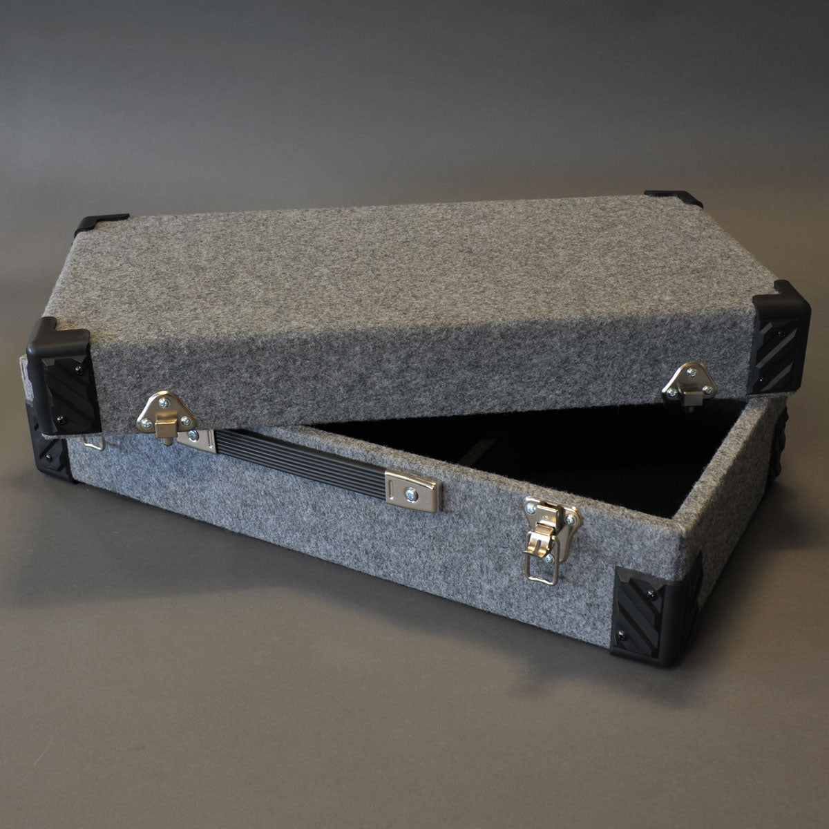 WOODEN TRUNK COVERED WITH BLACK FABRIC FOR 300 RECORD 45 RPM 7 INCHES