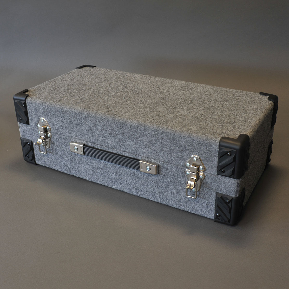 WOODEN TRUNK COVERED WITH BLACK FABRIC FOR 300 RECORD 45 RPM 7 INCHES